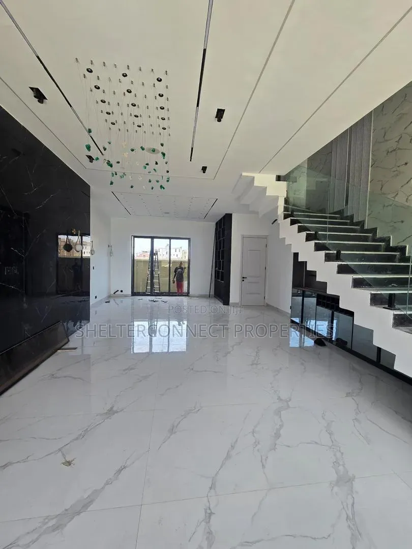 5bdrm Duplex in Lekki Phase 1 for sale