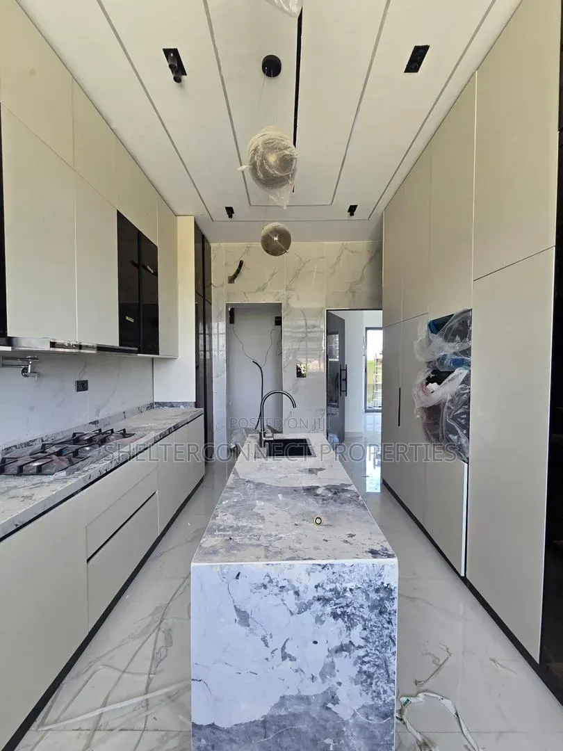 5bdrm Duplex in Lekki Phase 1 for sale