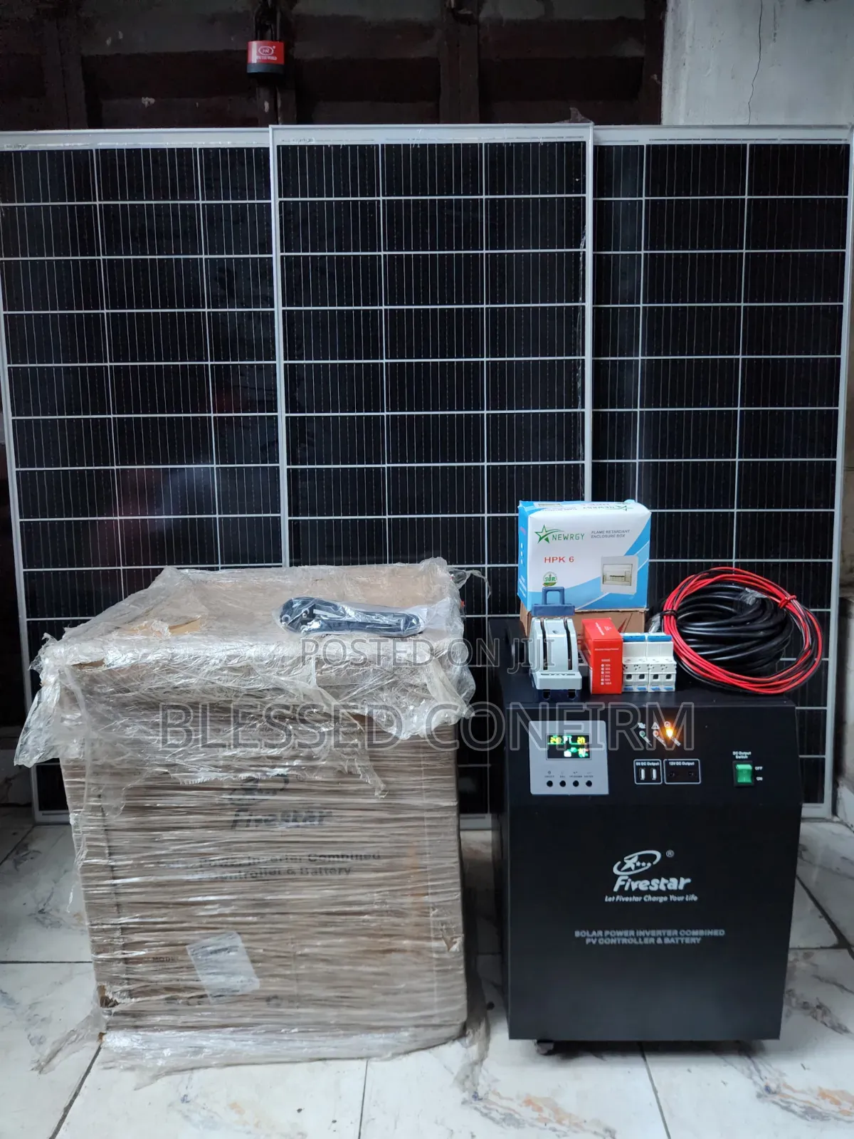 2000watt All in One Solar Generator With 3 Solar Panels