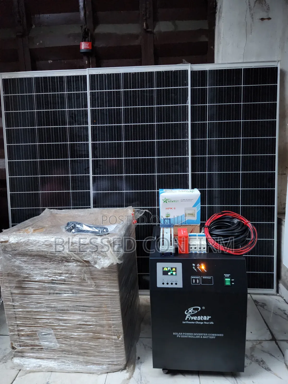 2000watt All in One Solar Generator With 3 Solar Panels