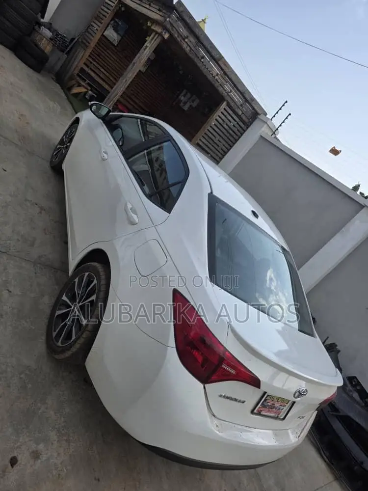 Toyota Corolla 2018 White