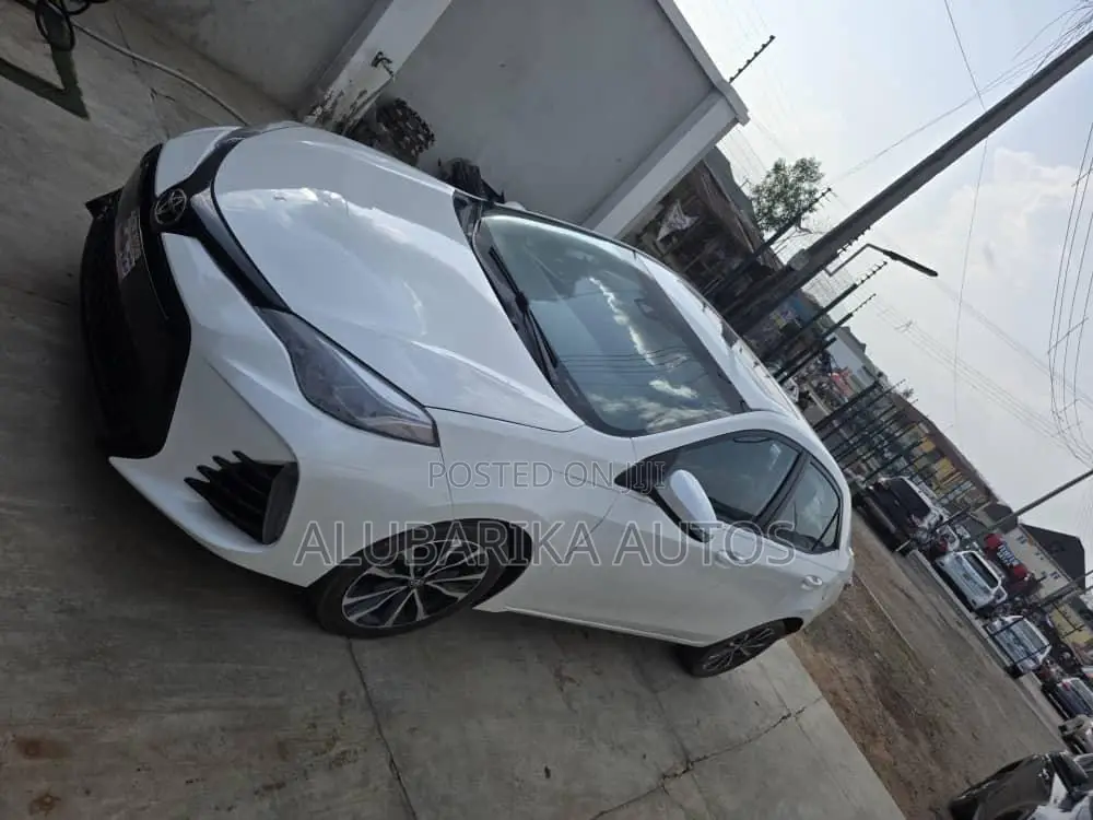 Toyota Corolla 2018 White