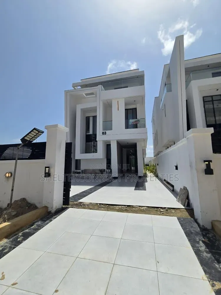 5bdrm Duplex in Lekki Phase 1 for sale