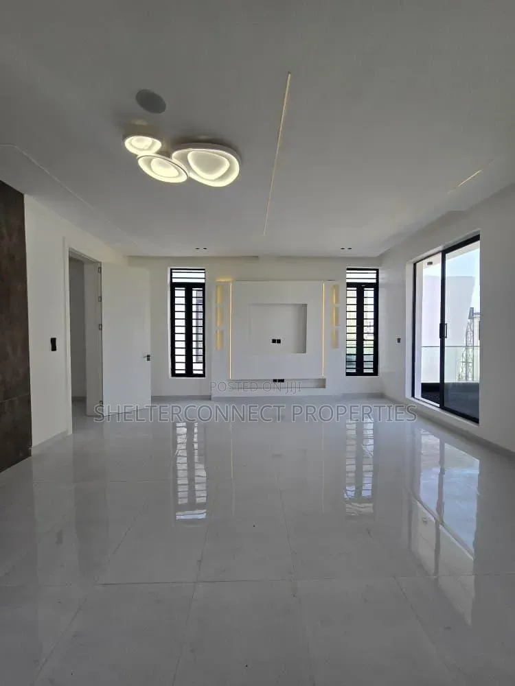 5bdrm Duplex in Lekki Phase 1 for sale
