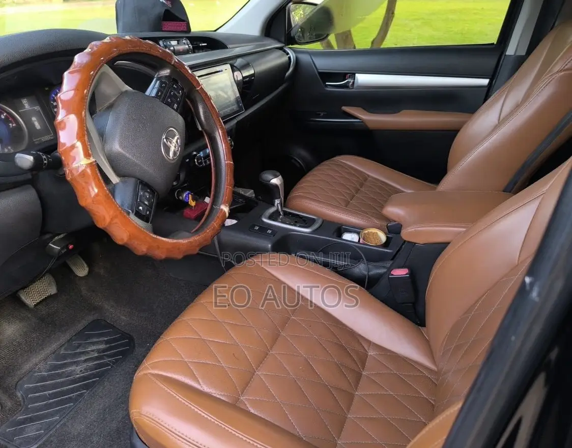 Toyota Hilux 2016 Black