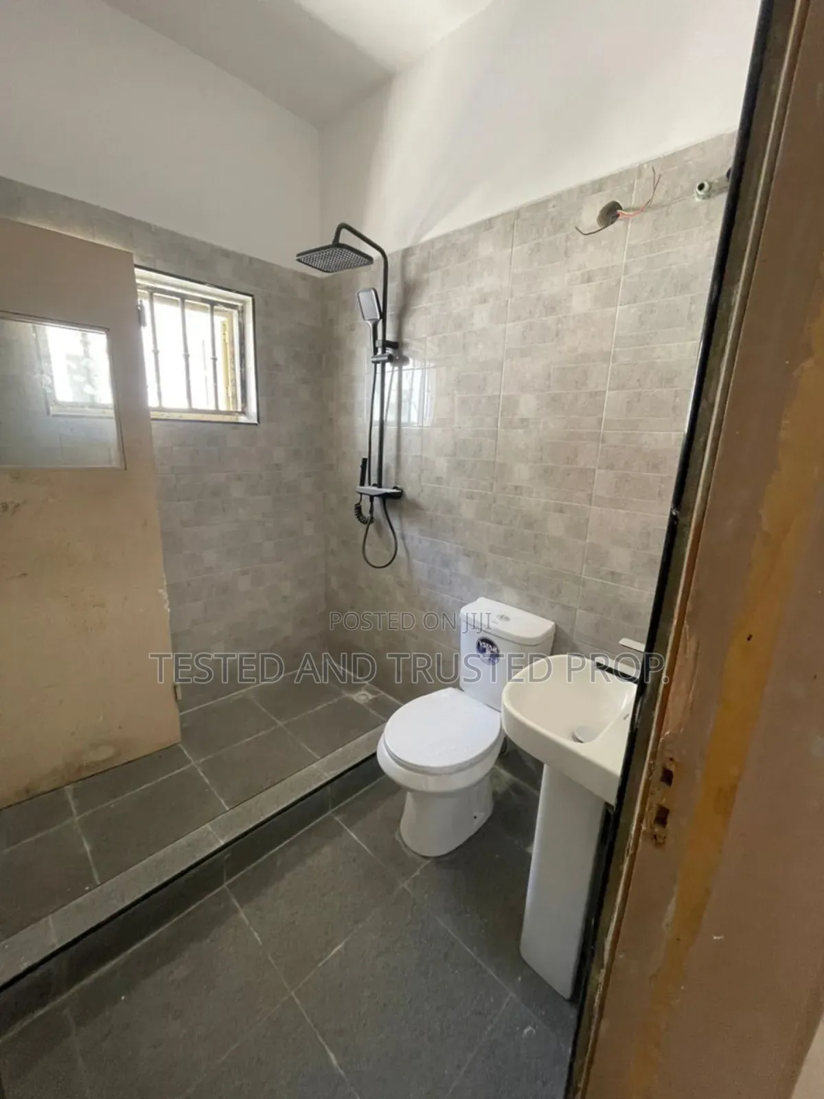 Mini Flat in Ikota for rent