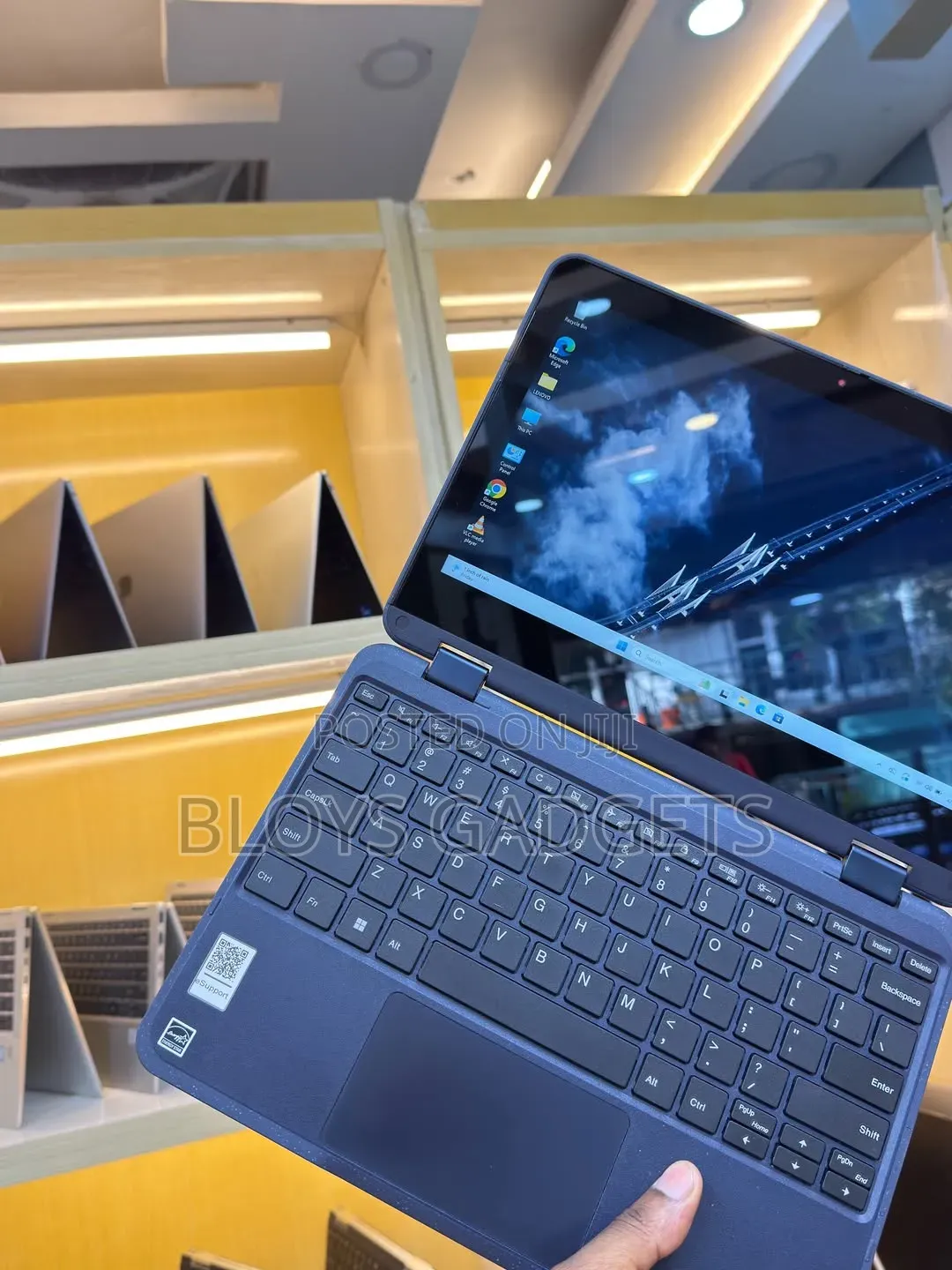 Laptop Lenovo 500e 8GB Intel Pentium SSD 128GB