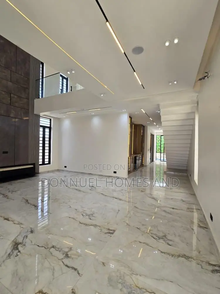5bdrm Duplex in Lekki Phase 1 for sale