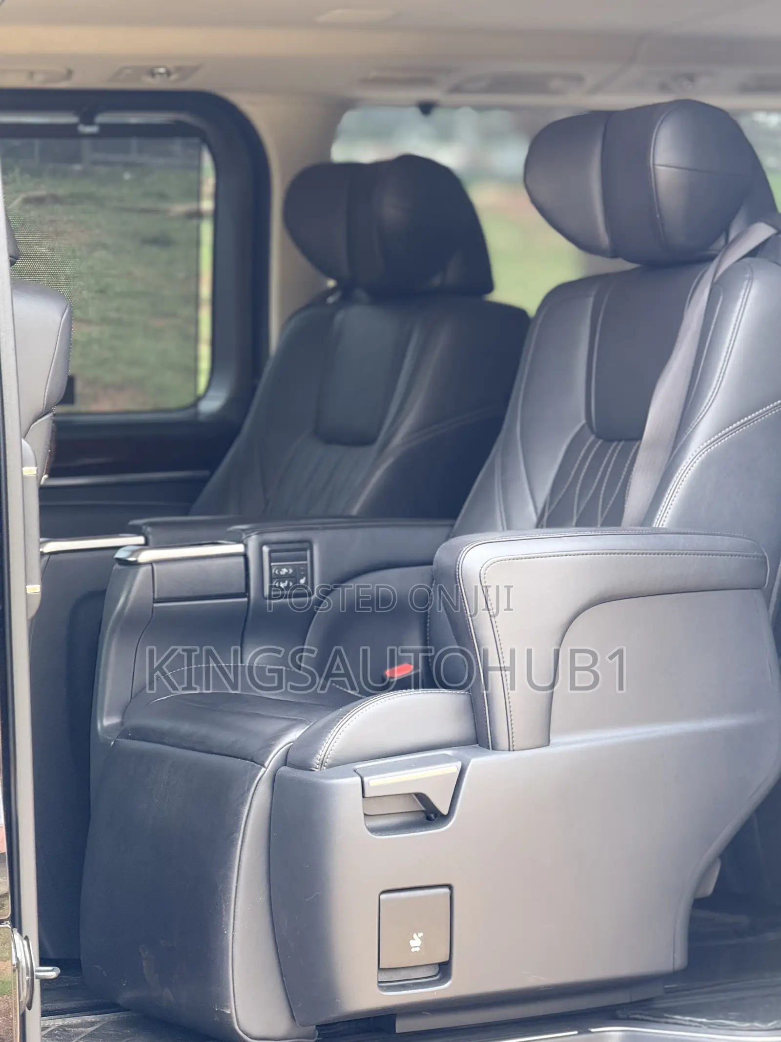 Toyota Granvia 2023 Black