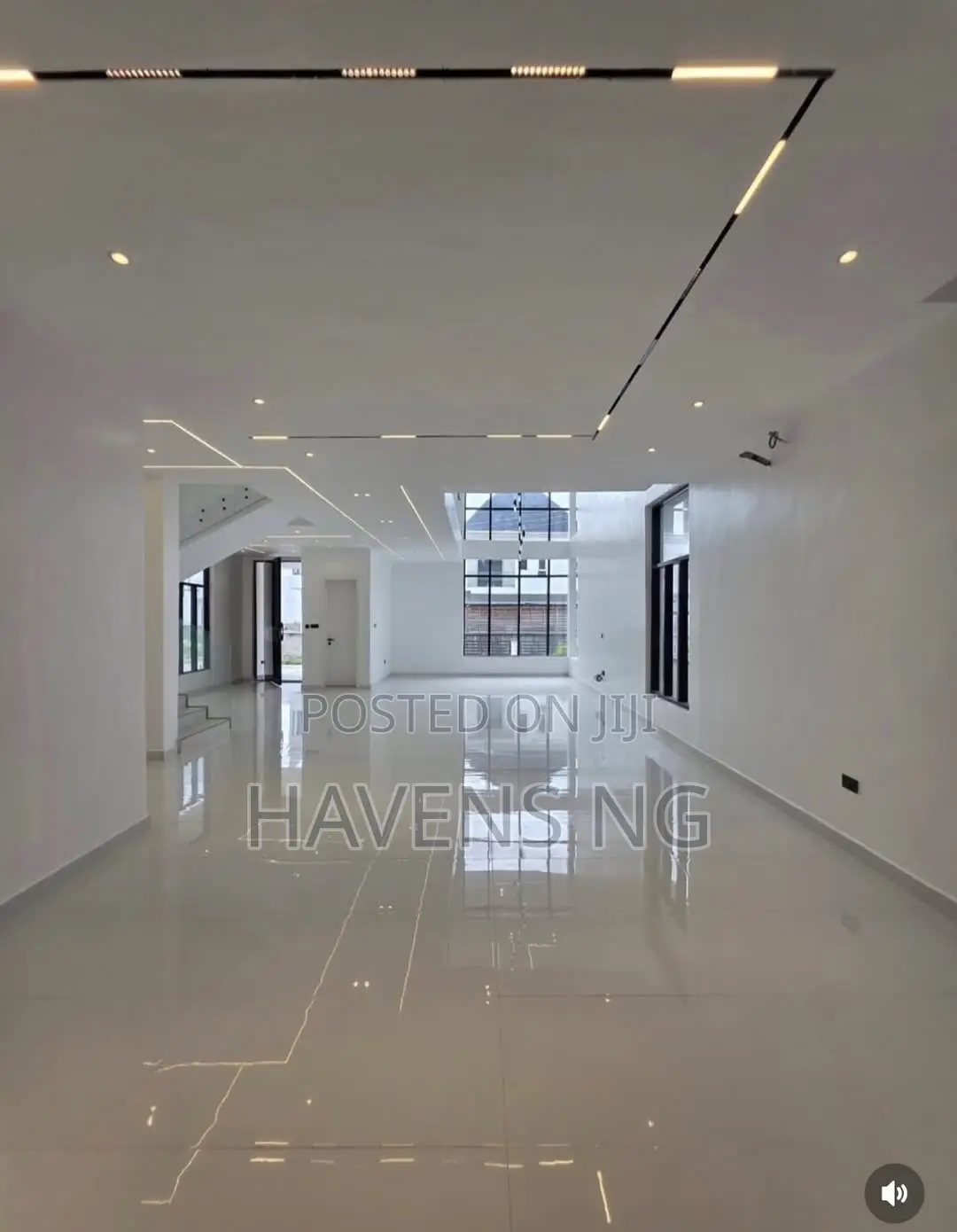 5bdrm Duplex in Ikota for sale