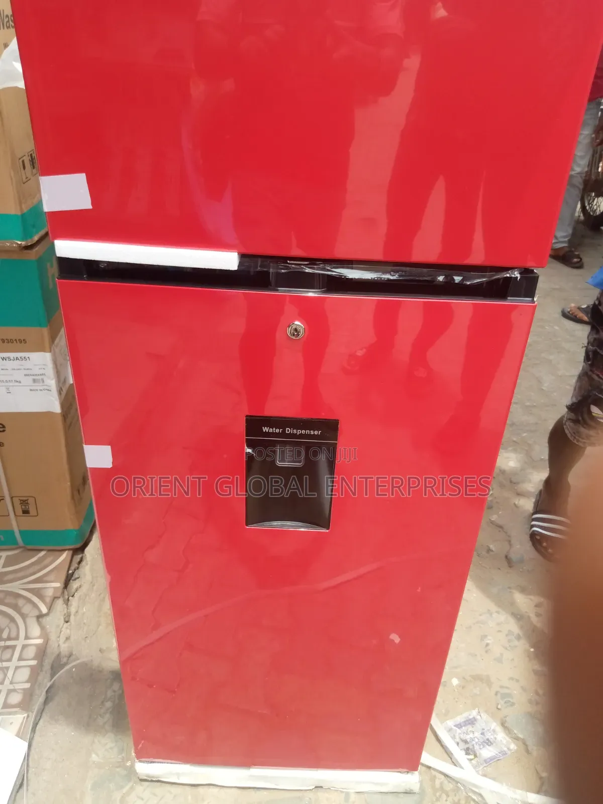Hisense 204litres Fridge and Freezer With Dispenser