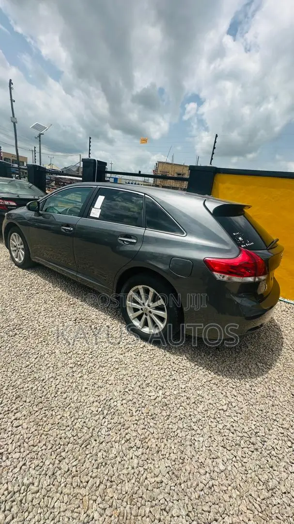 Toyota Venza LE 2010 Gray