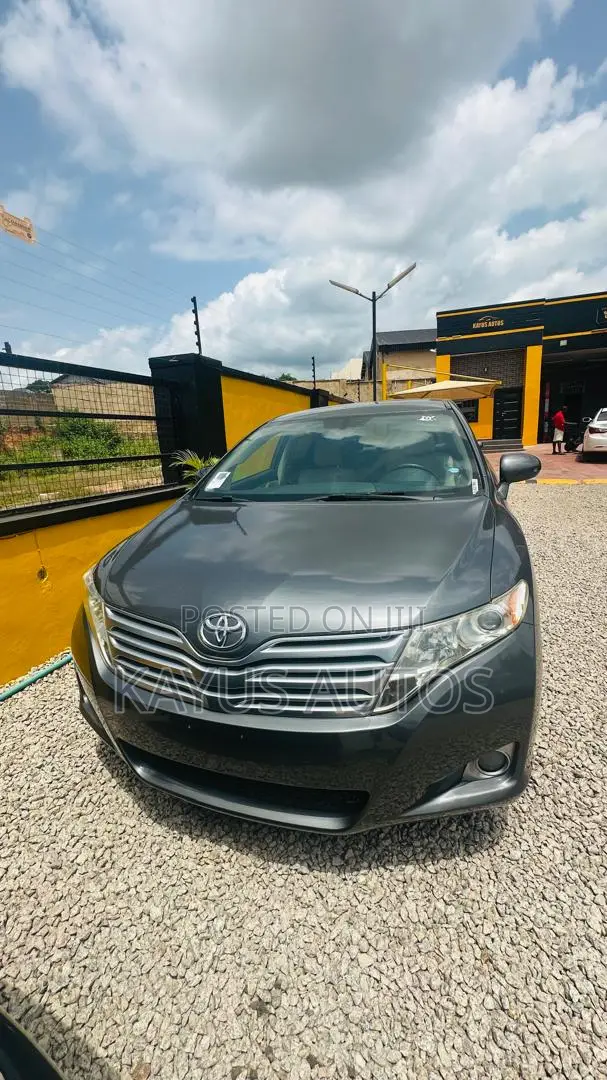 Toyota Venza LE 2010 Gray