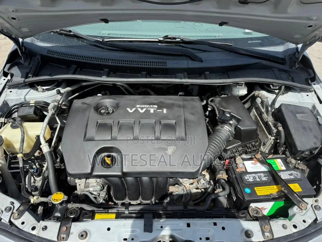 Toyota Corolla LE 4dr Sedan (1.8L 4cyl 4A) 2010 Silver