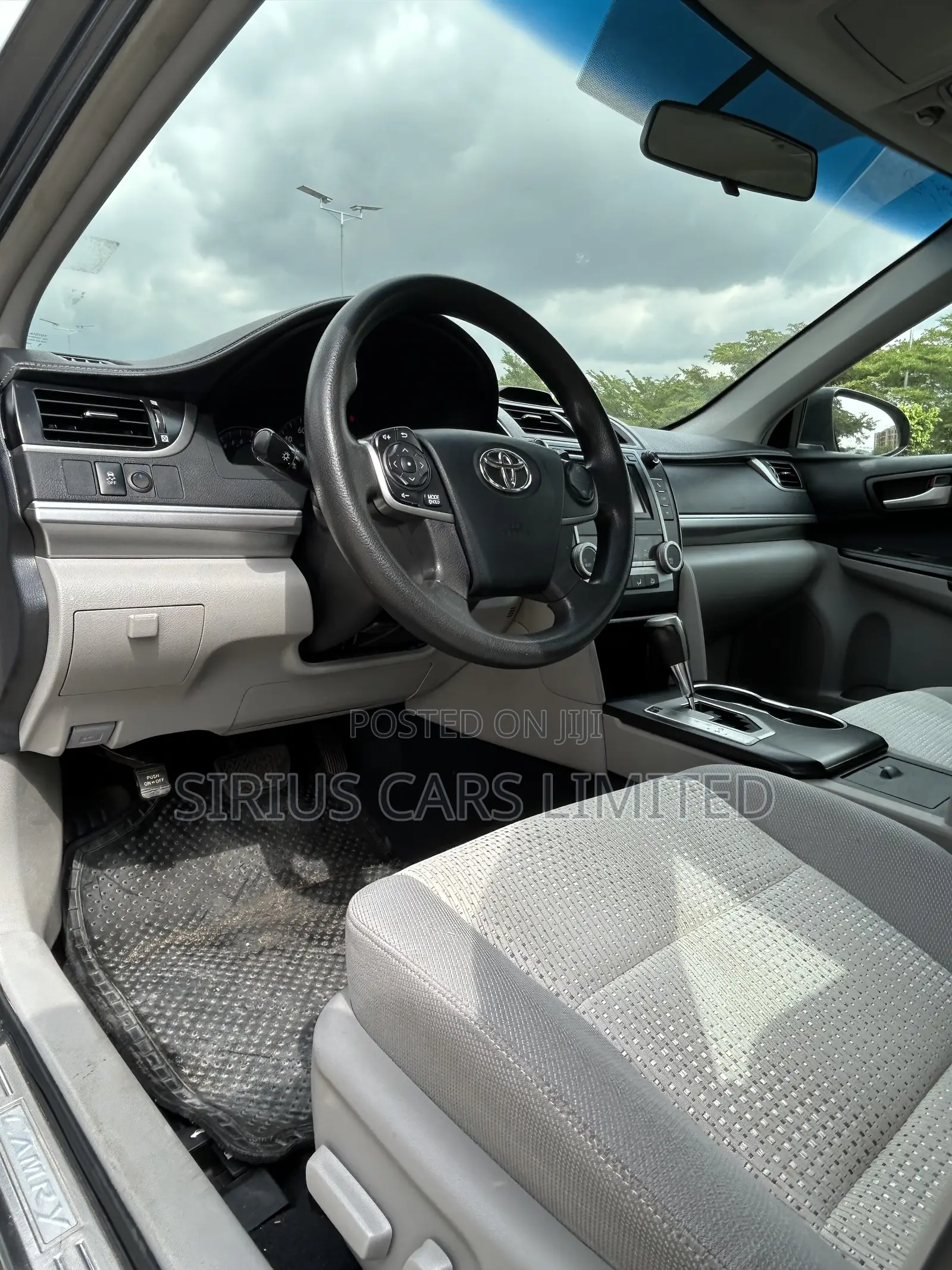 Toyota Camry LE 4dr Sedan (2.5L 4cyl 6A) 2012 Gray