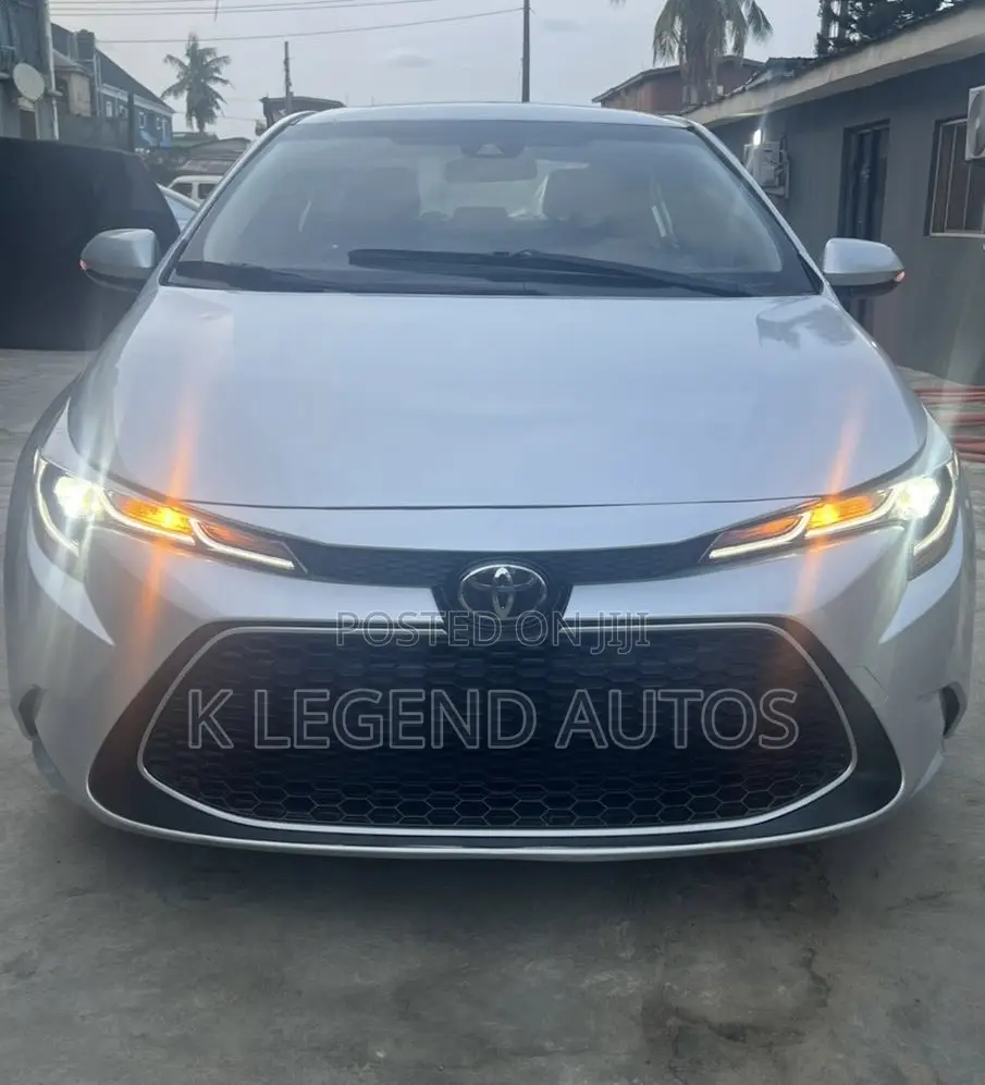 Toyota Corolla XLE 2020 Silver