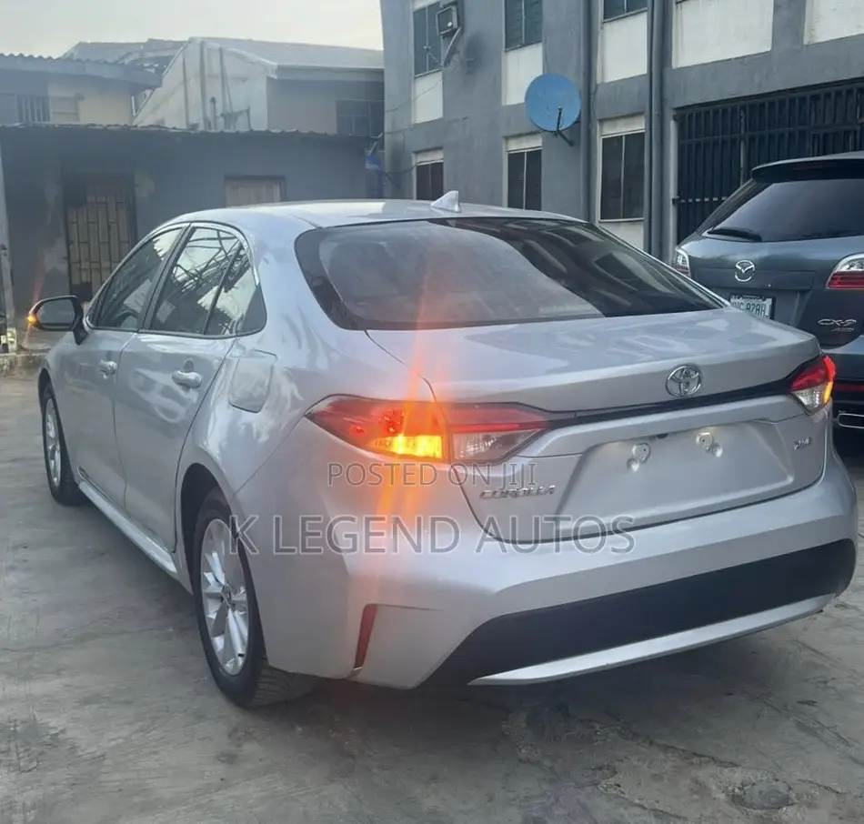 Toyota Corolla XLE 2020 Silver