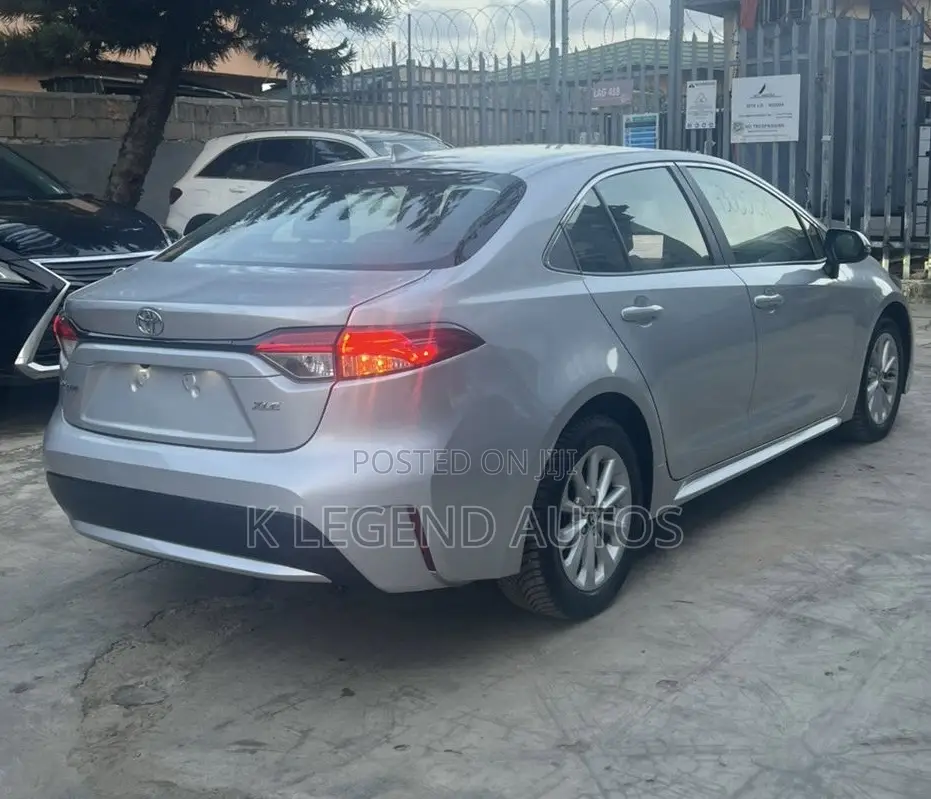 Toyota Corolla XLE 2020 Silver