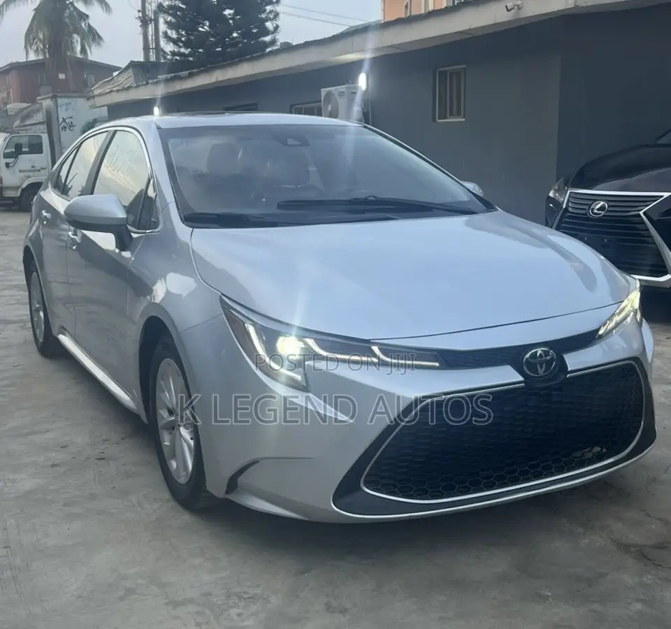 Toyota Corolla XLE 2020 Silver