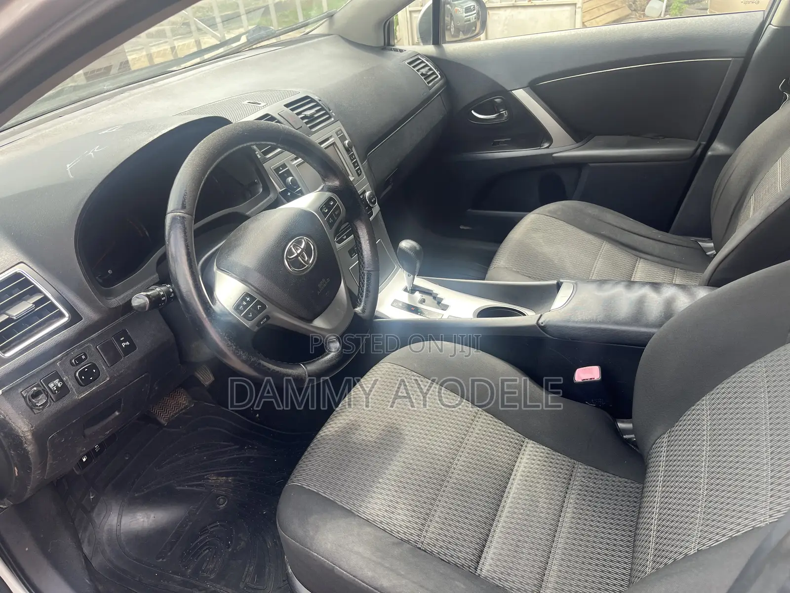 Toyota Avensis 2013 Silver