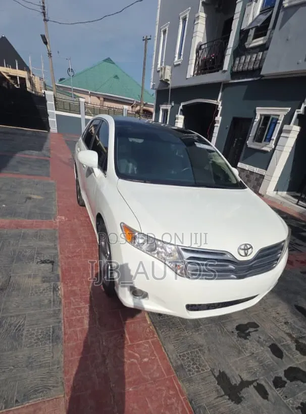 Toyota Venza V6 AWD 2010  White 