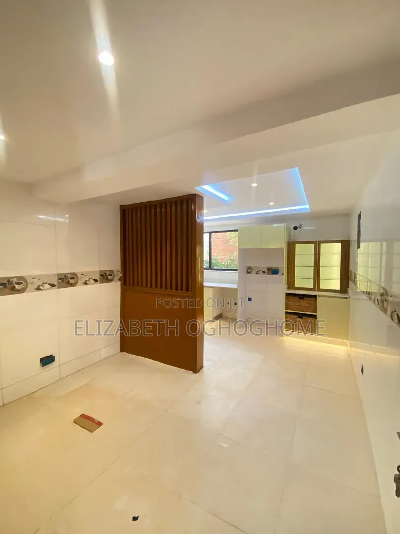 2bdrm Apartment in Saka Tinubu for rent