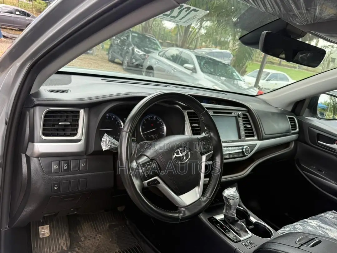 Toyota Highlander XLE 2019 Silver