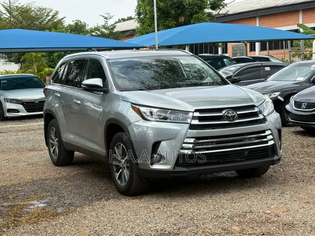 Toyota Highlander XLE 2019 Silver