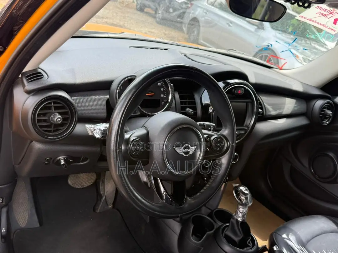 Mini Cooper 2017 Yellow