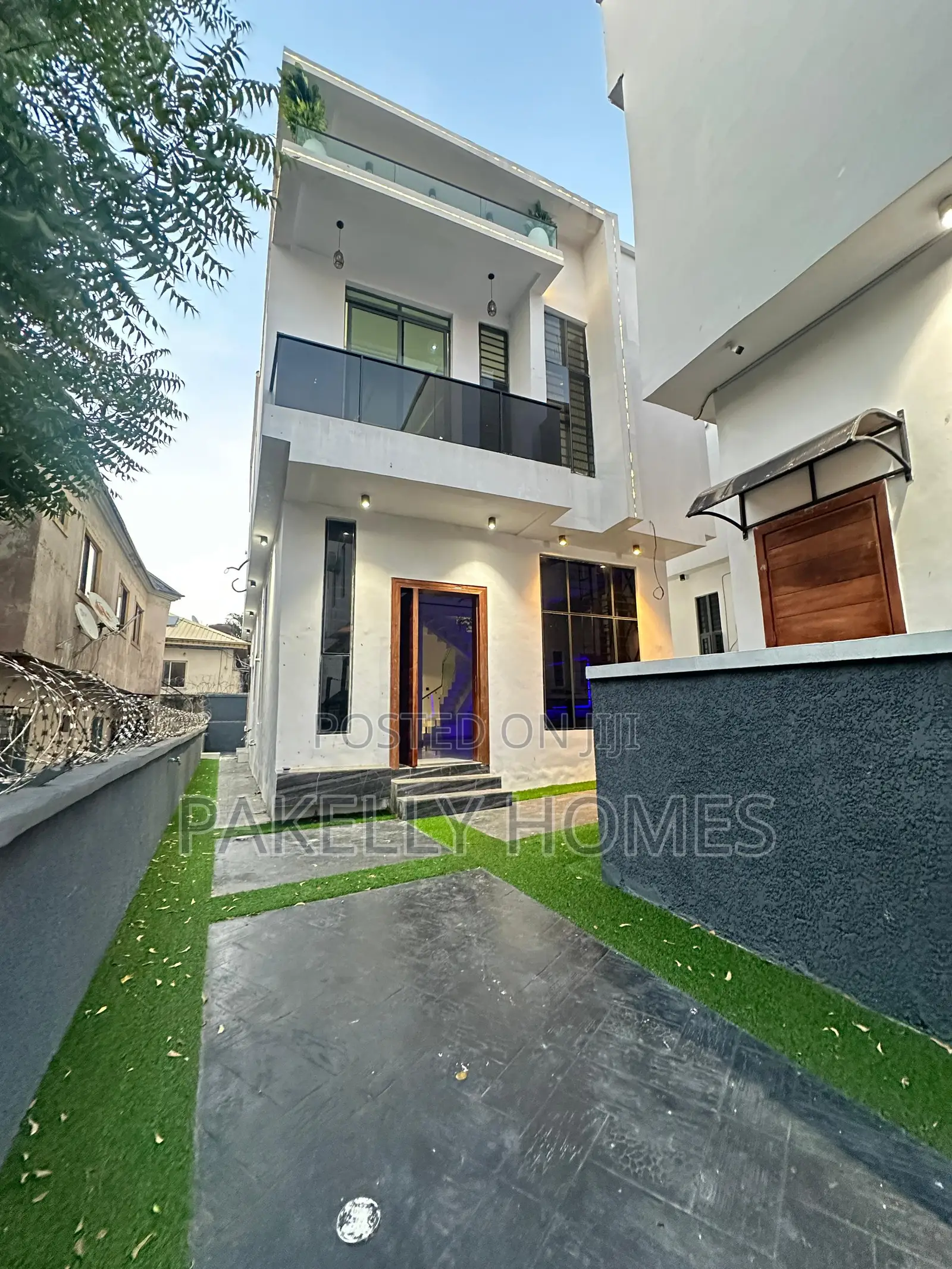 Spacious Luxury 4 Bedroom Fully Detached Duplex