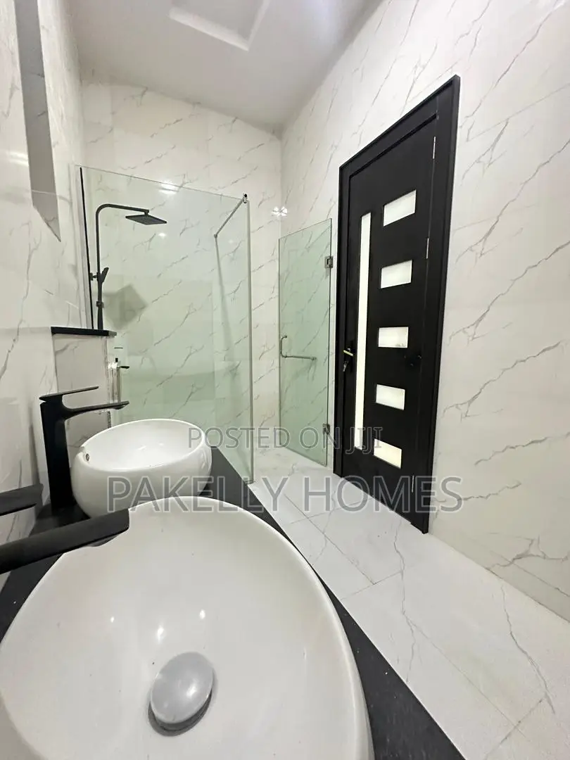 Spacious Luxury 4 Bedroom Fully Detached Duplex
