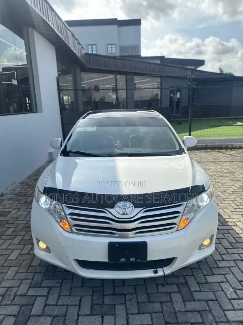 Toyota Venza XLE 2011 White