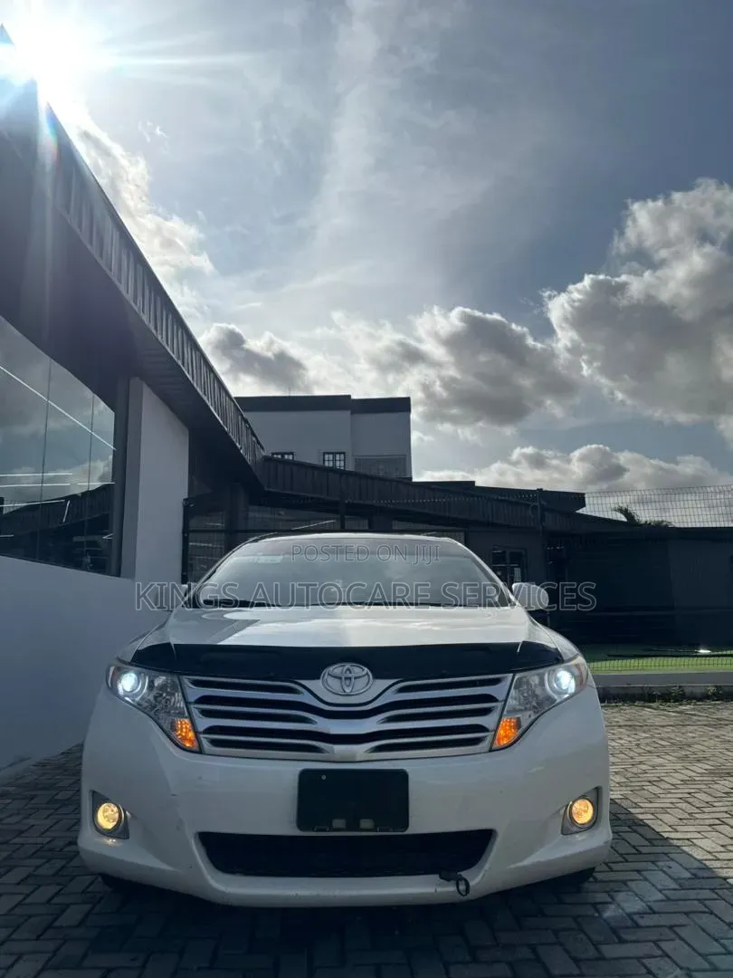 Toyota Venza XLE 2011 White