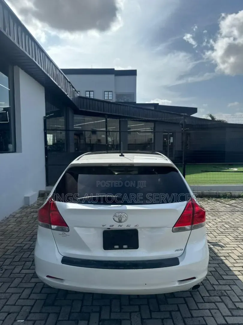 Toyota Venza XLE 2011 White
