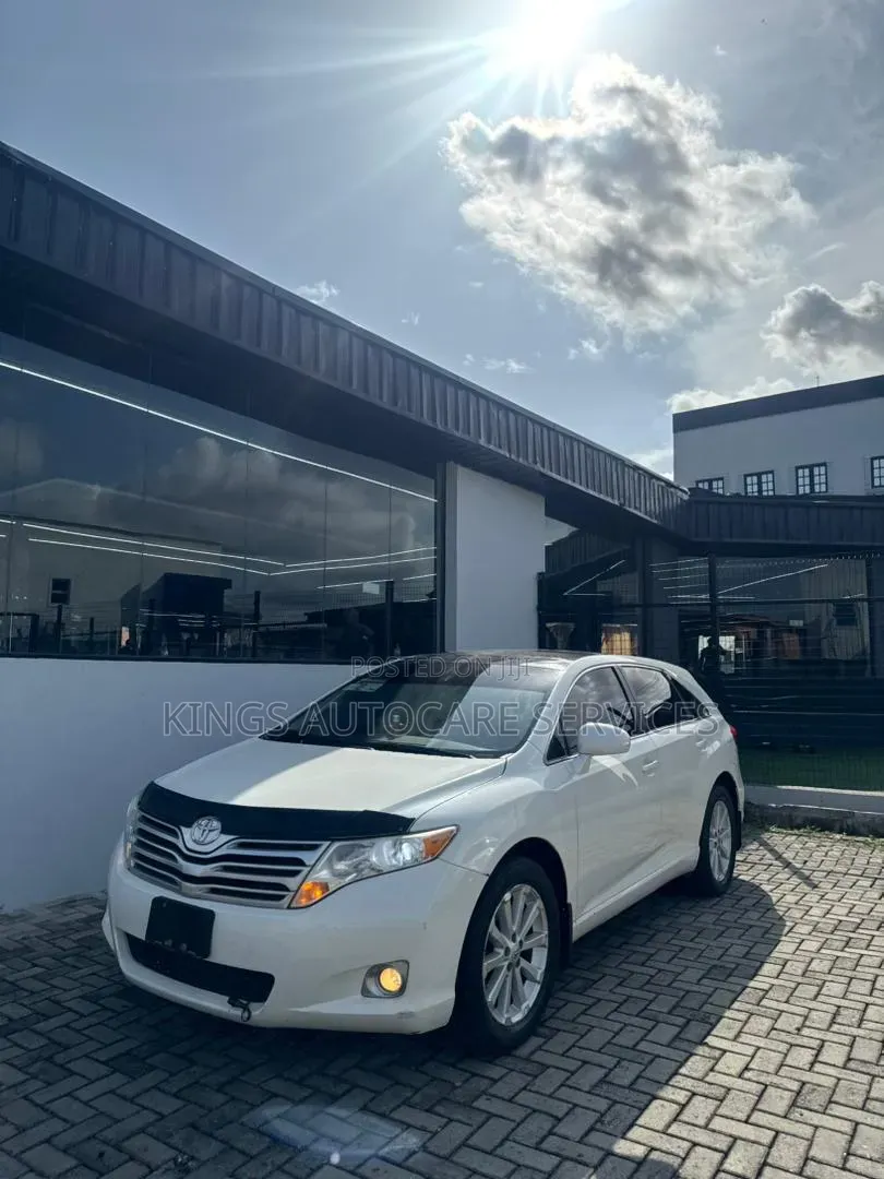 Toyota Venza XLE 2011 White