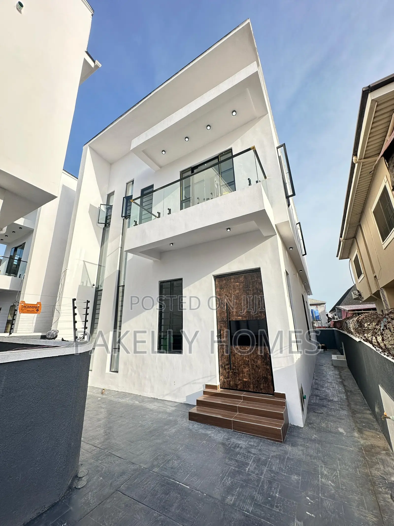 Well-Built Spacious Luxury 4 Bedroom Fully Detached Duplex