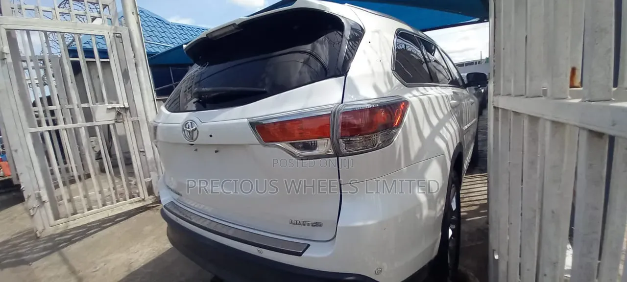 Toyota Highlander Limited 4dr SUV (3.5L 6cyl 6A) 2015 White