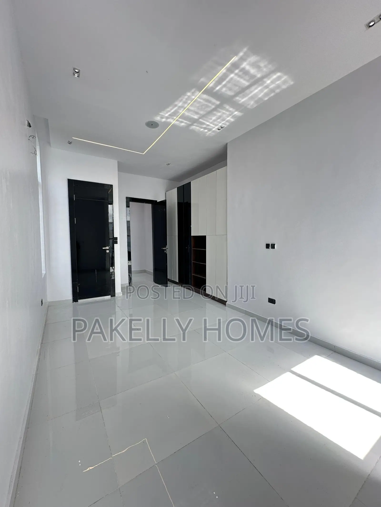 Outstanding Spacious Luxury 5 Bedroom Fully Detached Duplex