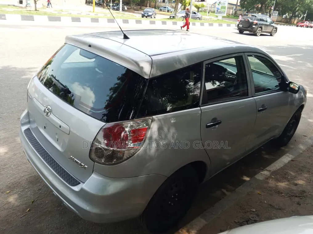 Toyota Matrix Hatchback FWD (1.8L 4cyl 5M) 2006 Silver
