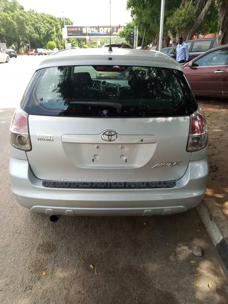 Toyota Matrix Hatchback FWD (1.8L 4cyl 5M) 2006 Silver