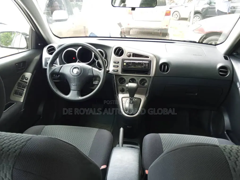 Toyota Matrix Hatchback FWD (1.8L 4cyl 5M) 2006 Silver