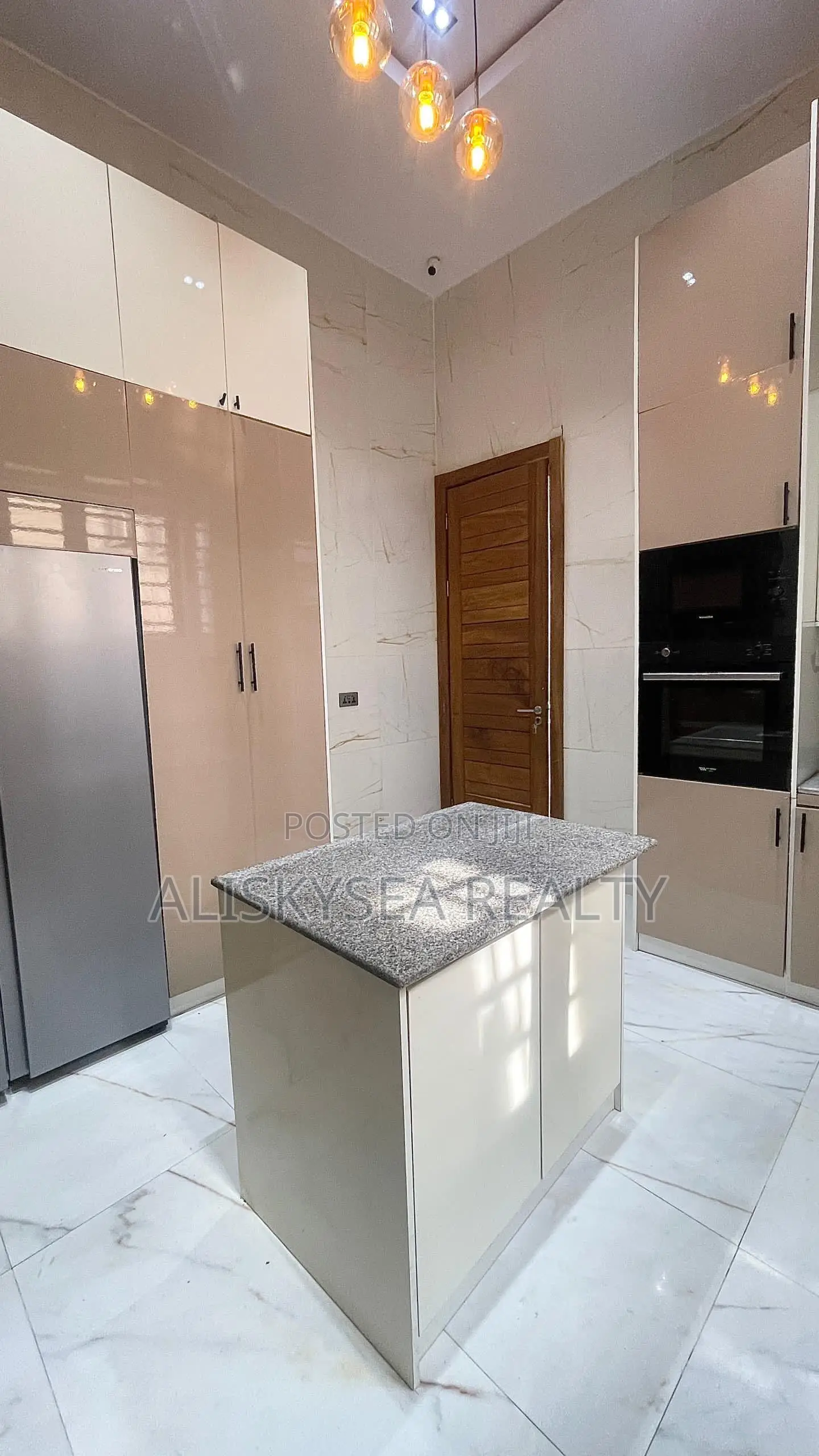 4bdrm Duplex in Agungi for rent