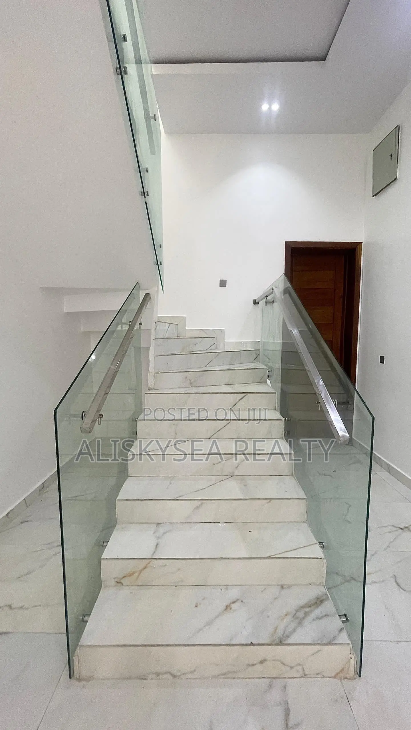 4bdrm Duplex in Agungi for rent