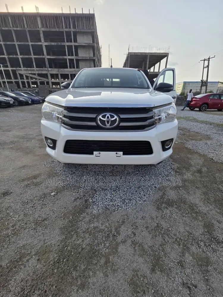 Toyota Hilux 2018 White