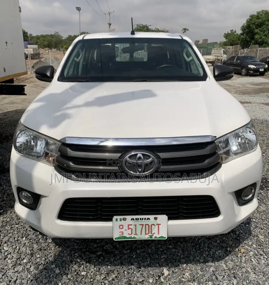 Toyota Hilux 2018 White