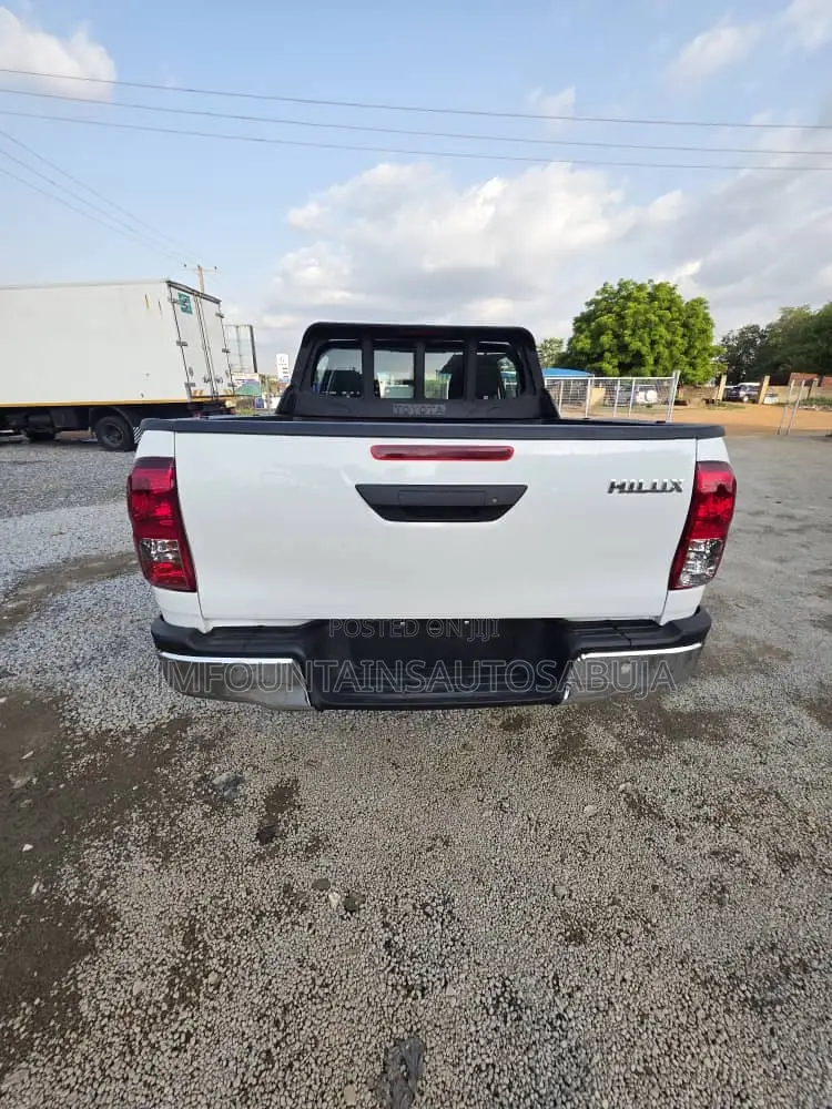 Toyota Hilux 2018 White