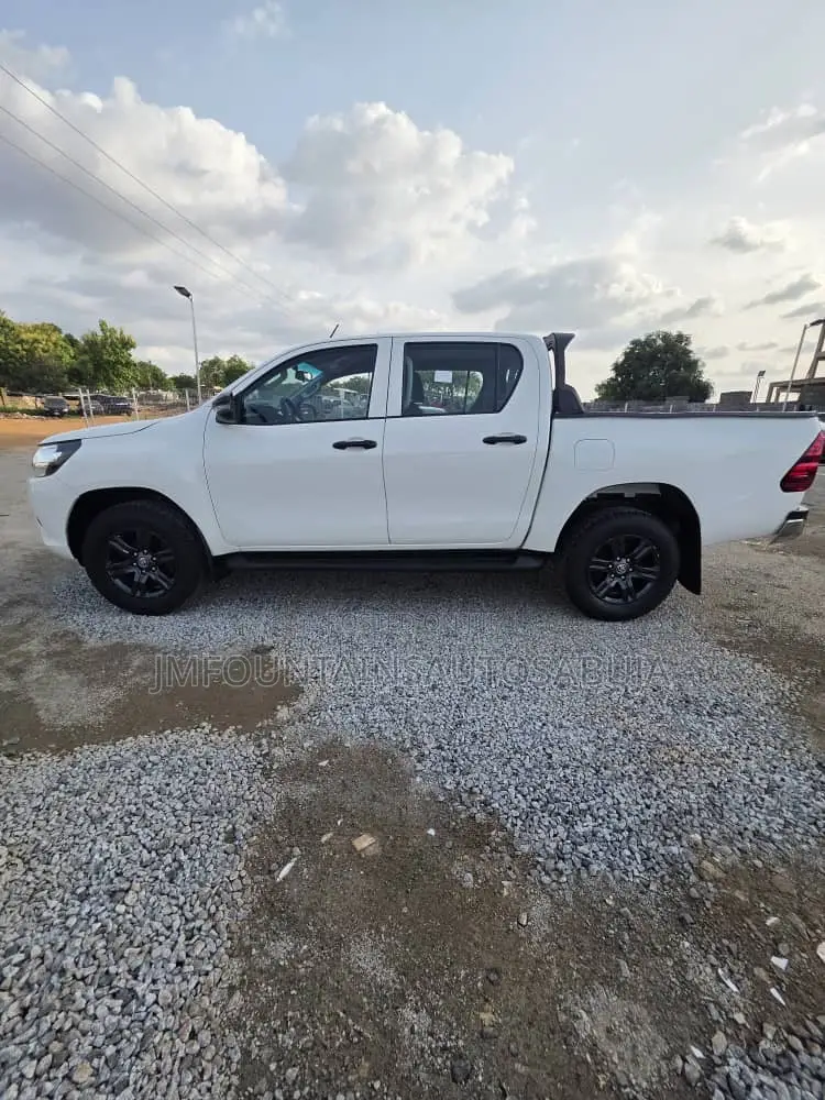 Toyota Hilux 2018 White