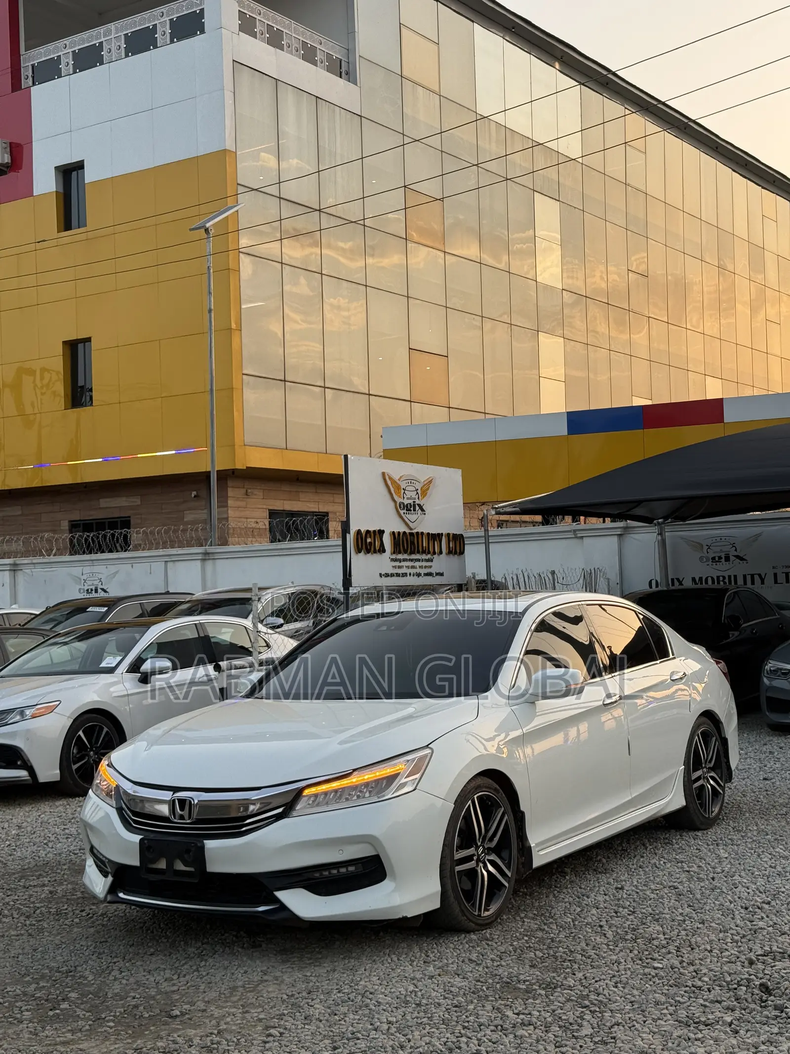 Honda Accord Touring 4dr Sedan FWD (3.5L 6cyl 6A) 2016 White