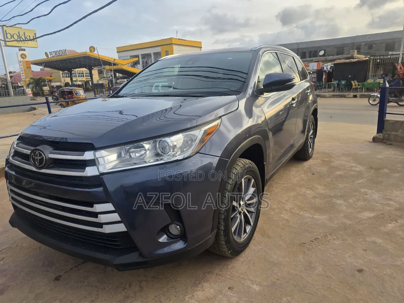 Toyota Highlander XLE 2019 Blue