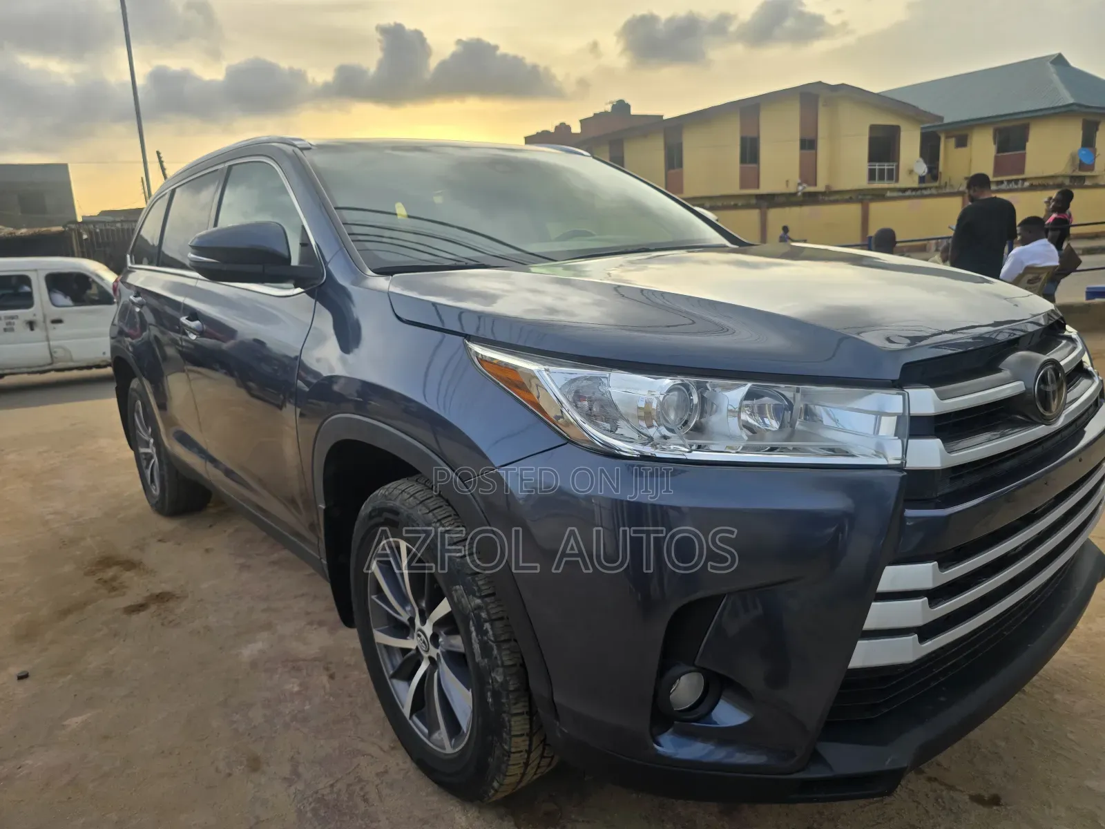 Toyota Highlander XLE 2019 Blue